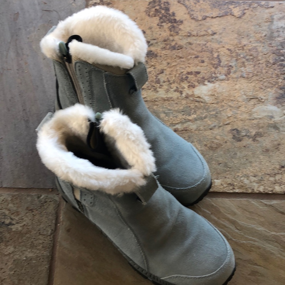 Snow boots